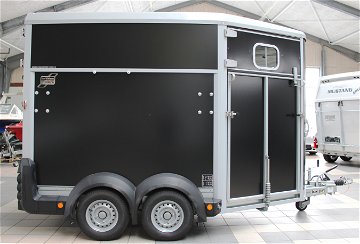 Ifor Williams HB511 Premium | Hestetrailer med frontrampe | 2.700 kg